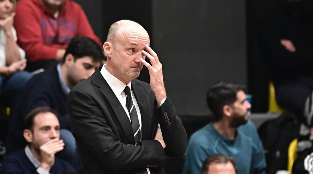 Μοναδική ατάκα από τον Ζντοβτς: «Μου θύμιζαν τις δικές μας εποχές που κάπνιζαν τσιγάρα…»