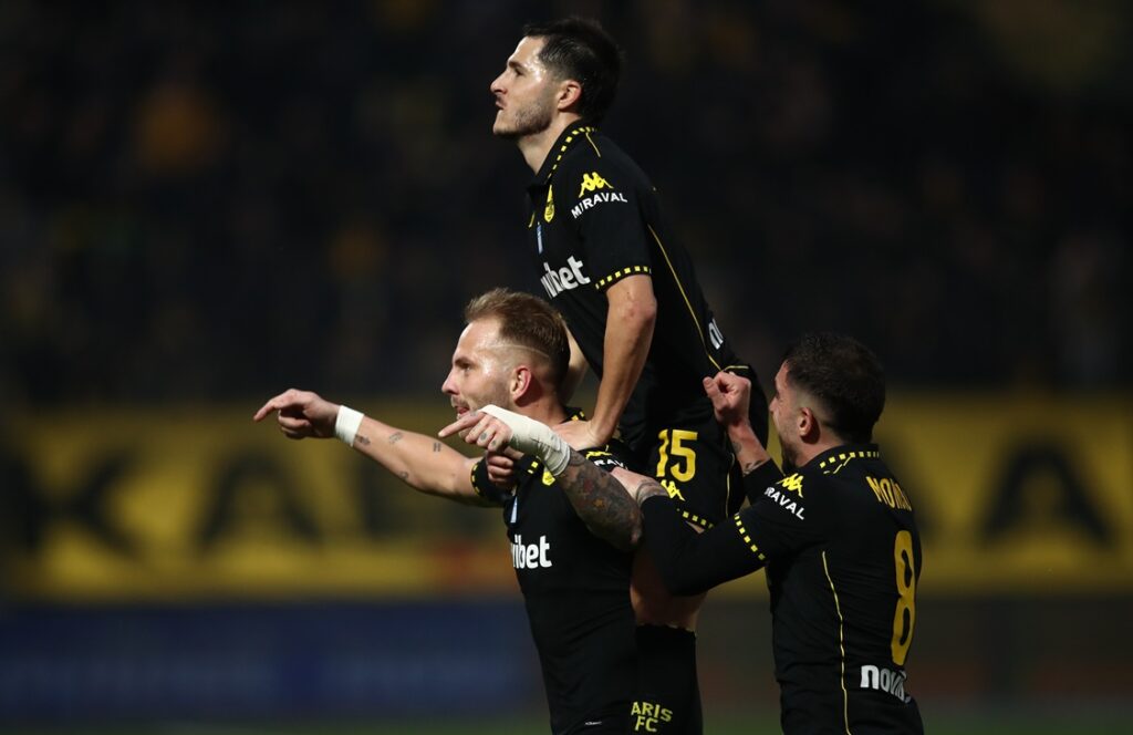 Super League: Το ενδιαφέρον σε Αγρίνιο και Βόλο