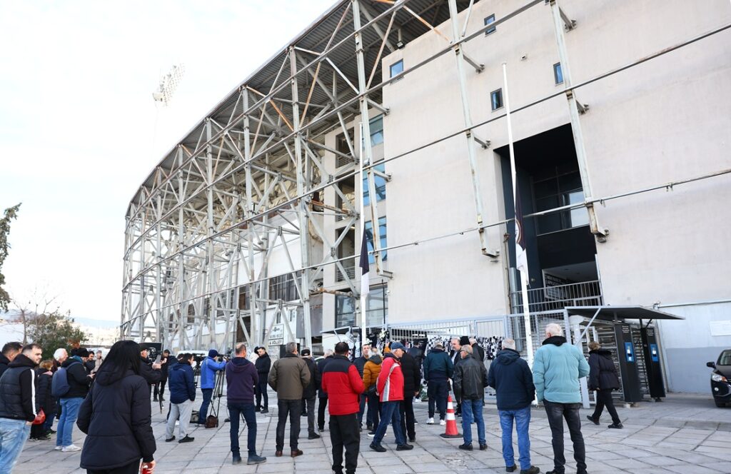 ΠΑΟΚ: Πλήθος κόσμου στην Τούμπα για να αποχαιρετήσει τους επτά φίλους της ομάδας (+pics)