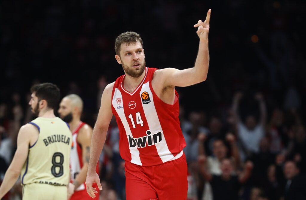 Βεζένκοβ: «Συλλυπητήρια σε όλους όσους έχασαν τους αγαπημένους τους αυτές τις μέρες»