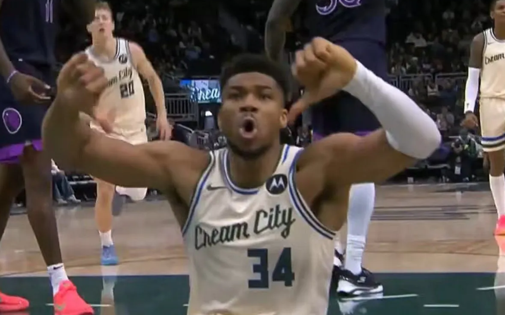 Αντετοκούνμπο: Αποδοκίμασε τον κόσμο των Μπακς που γιούχαρε