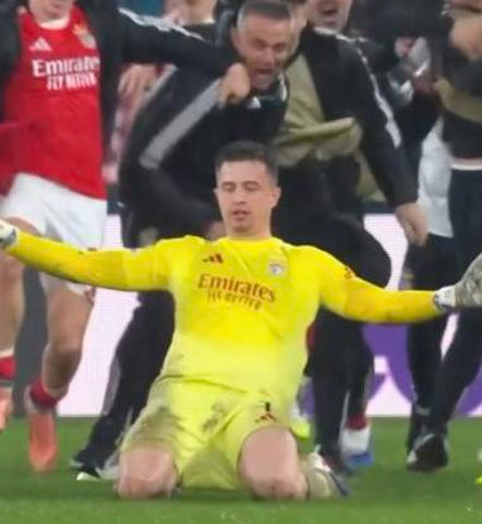 Ασύλληπτα πράγματα στη Λισαβόνα – Ο τερματοφύλακας της Μπενφίκα την έστειλε στα playoffs του Champions League στο 90+8