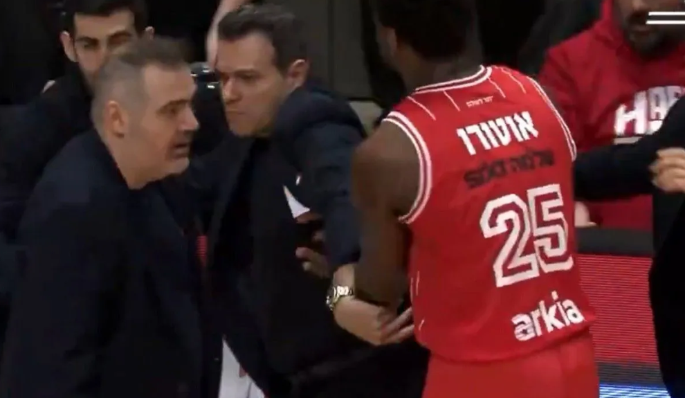 Ιτούδης: Εκτός εαυτού με τους διαιτητές, δεν τον έκανε καλά ούτε ο Οτούρου