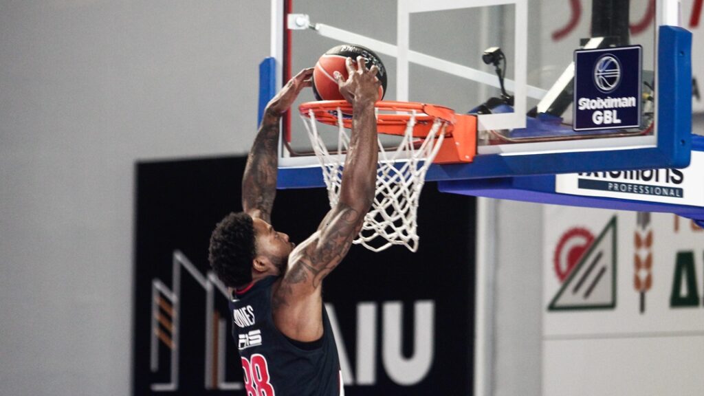 Tαϊρίκ Τζόουνς: «Να κατακτήσουμε όλα τα τρόπαια με τον Ολυμπιακό»