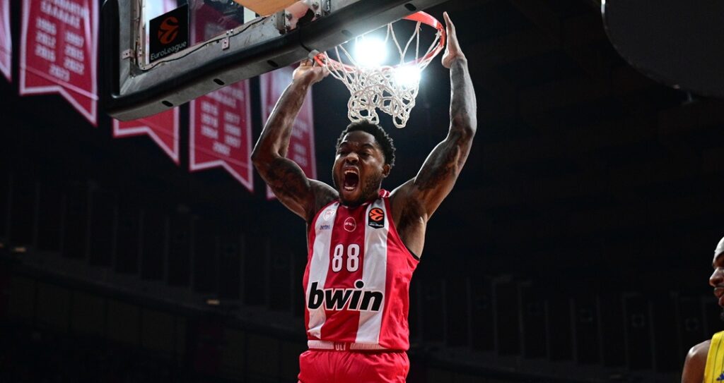 Πετάει ο Ταϊρίκ Τζόουνς; Πετάει! – Στην κορυφή του Top-10 ο Αμερικανός σέντερ (vid)