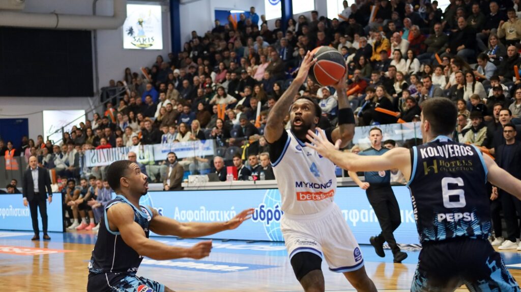 Ο Κολοσσός πέρασε από τη Μύκονο (87-64) και κάλυψε τη διαφορά με τρίποντο του Γκαλβανίνι