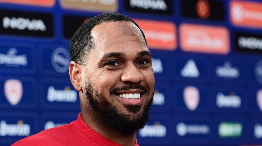 Μόντε Μόρις: «Μου αρέσει εδώ, ο κόουτς και οι συμπαίκτες μου με έχουν αγκαλιάσει»