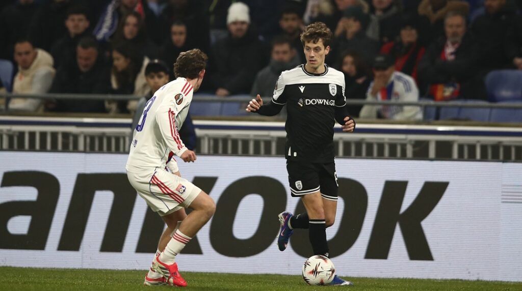 Ο Κωνσταντέλιας αποβλήθηκε και χάνει το πρώτο ματς των playoffs του Europa League (vid)