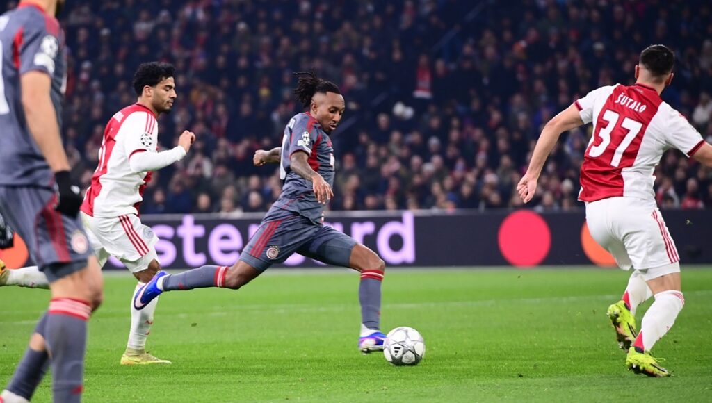 Άγιαξ-Ολυμπιακός: Χάθηκε η μπάλα και 1-0 ο Μάρτινς για τους ερυθρόλευκους (vid)