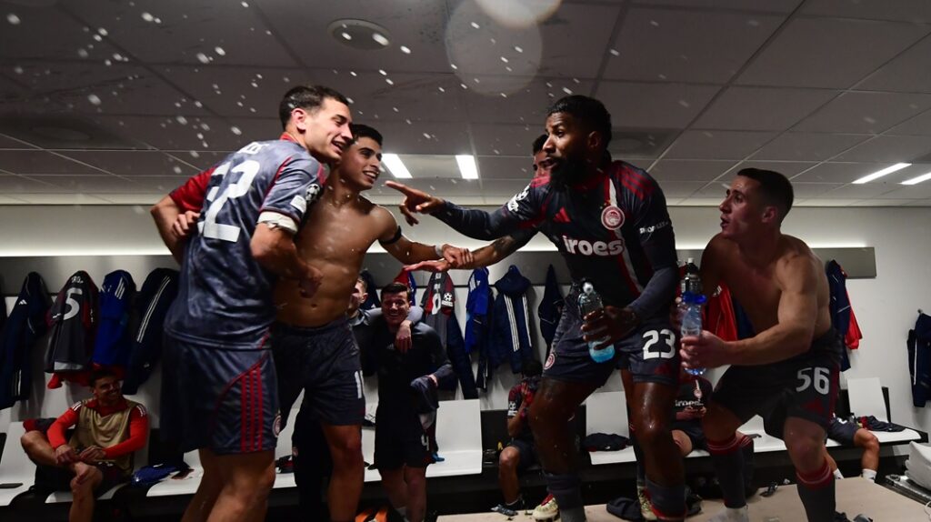 Ολυμπιακός: Έξαλλοι πανηγυρισμοί στα αποδυτήρια μετά την πρόκριση