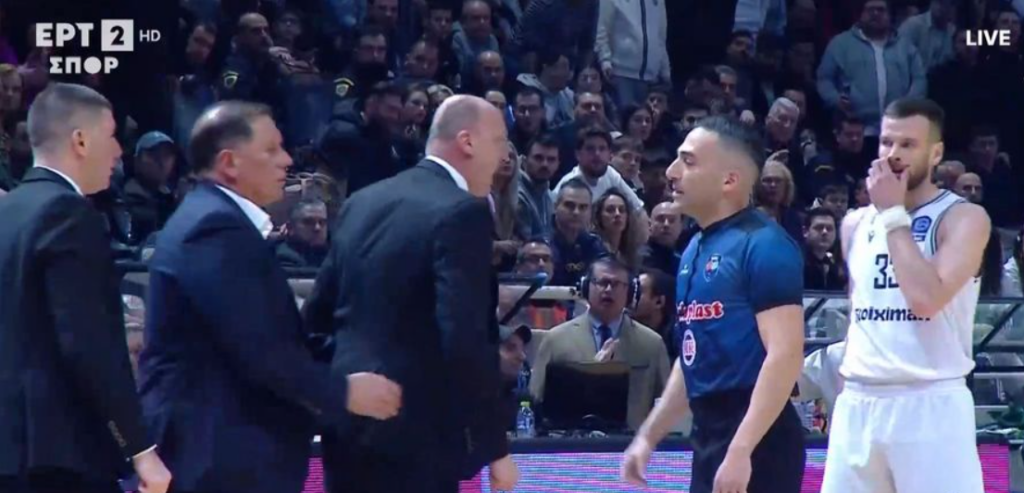 ΠΑΟΚ-Παναθηναϊκός: ‘Εξαλλος ο Ζντοβτς -Αποβλήθηκε με δύο τεχνικές ποινές στην πρώτη περίοδο