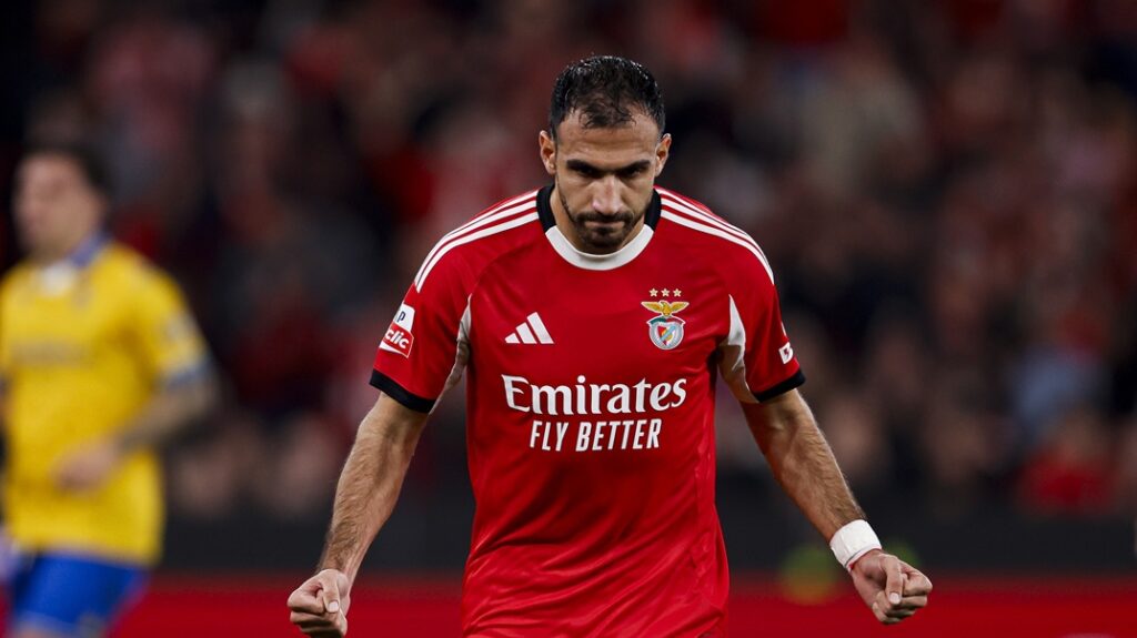 ΔΕΝ ΤΟΝ ΣΤΑΜΑΤΑΕΙ ΚΑΝΕΙΣ – Ο Παυλίδης on fire κόντρα στην Εστορίλ με δύο γκολ (vid)