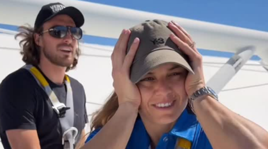 Ο Τσιτσιπάς πείραξε την Μαρία Σάκκαρη…από οροφή 42 μέτρων: «Το χειρότερο που μπορεί να πάθεις…»