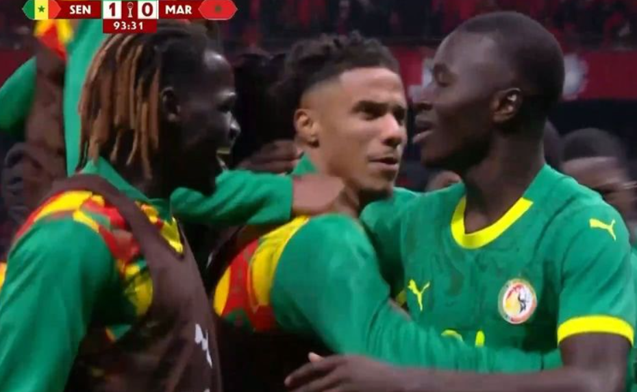 Ιστορικό τρόπαιο η Σενεγάλη – Η ομάδα του Τιαό, που απείλησε με αποχώρηση από τον τελικό, νίκησε 1-0 το Μαρόκο