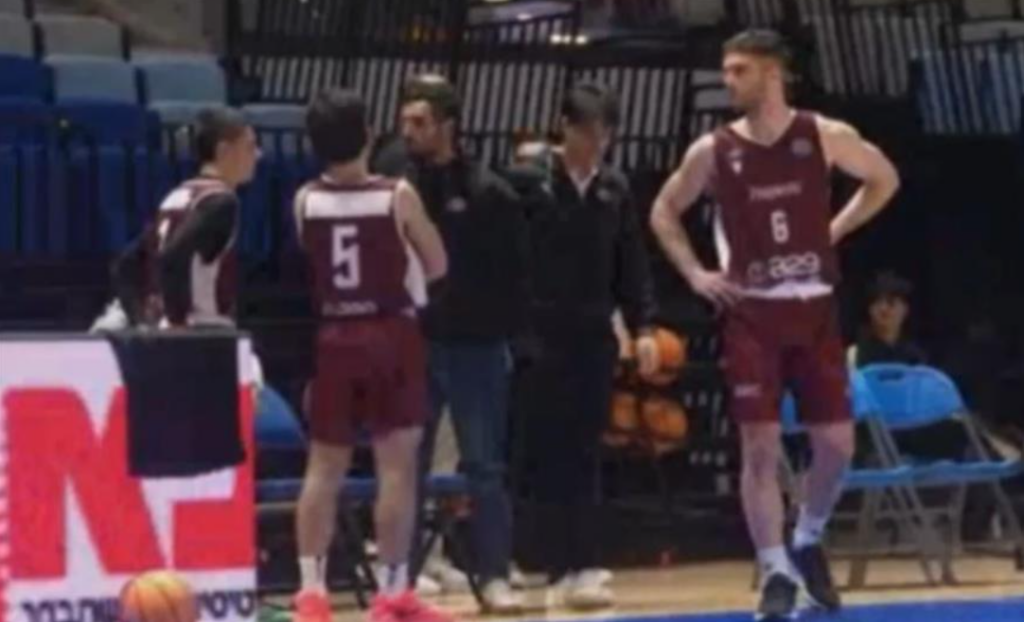 Basketball Champions League: Το ματς Χάποελ Χολόν – Τραπάνι έληξε στο 7′! Η ιταλική ομάδα έμεινε με έναν παίκτη!