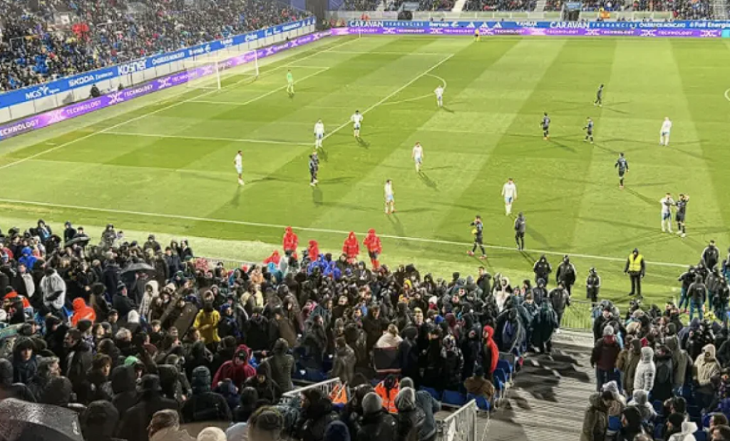 Ισπανία: Οπαδός τραυματίστηκε από ένα… τραπέζι