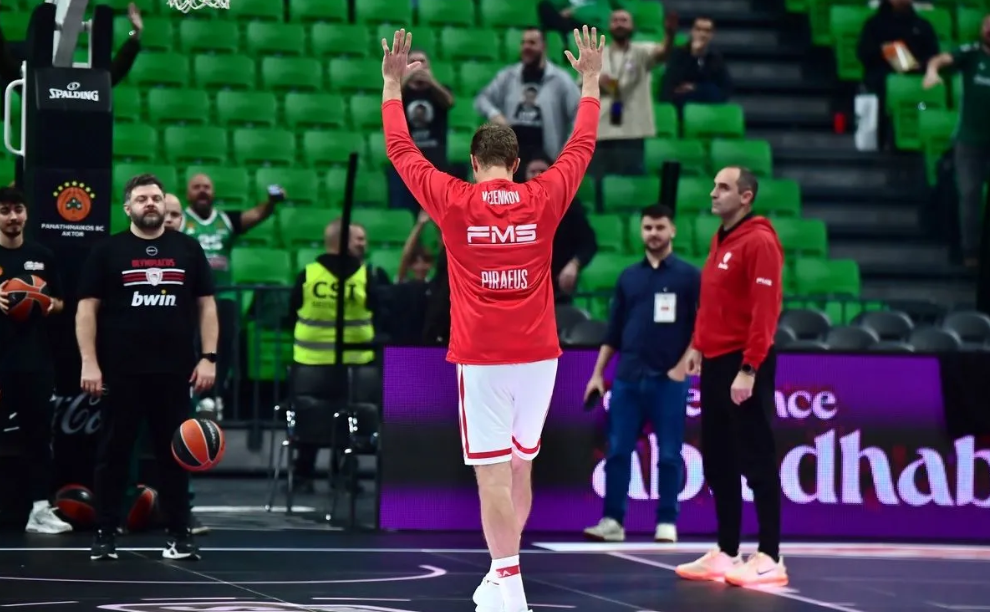 Βεζένκοβ: Δέκα συνεχόμενα τρίποντα και αλληλεπίδραση με την εξέδρα του Παναθηναϊκού