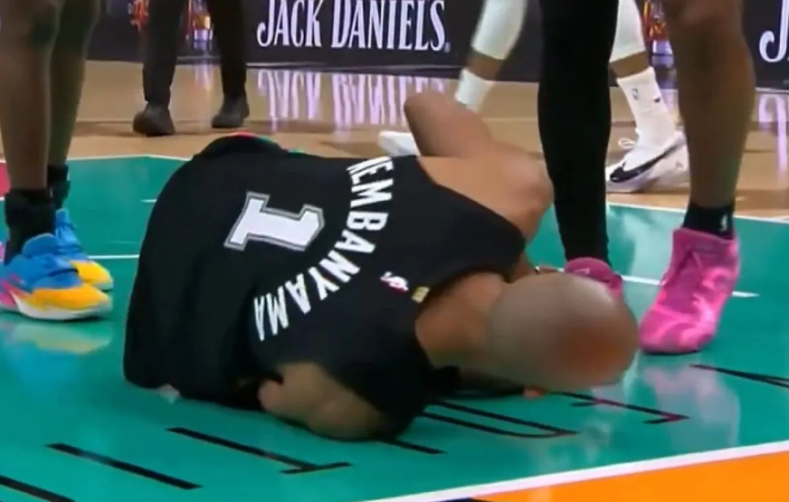 Γουεμπανιαμά: Η στιγμή που «πάγωσε» τους Σπερς μετά τη σύγκρουση με τον Γιάννη