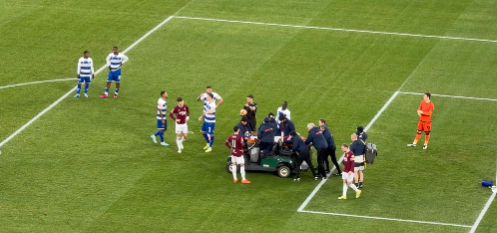 Ανατριχιαστικός τραυματισμός για Μαυρόπανο: Έφυγε με φορείο από τον αγωνιστικό χώρο