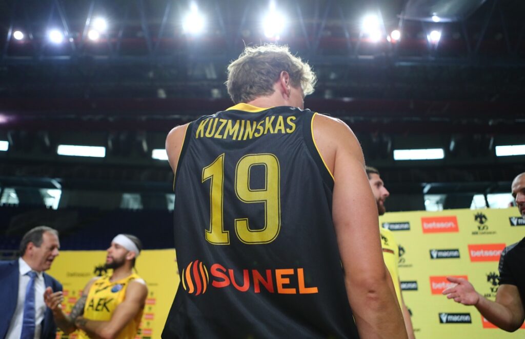 ΑΕΚ: Ο Κουζμίνσκας σκέφτεται να αποχωρήσει από την ομάδα, η οποία του χρωστά χρήματα,