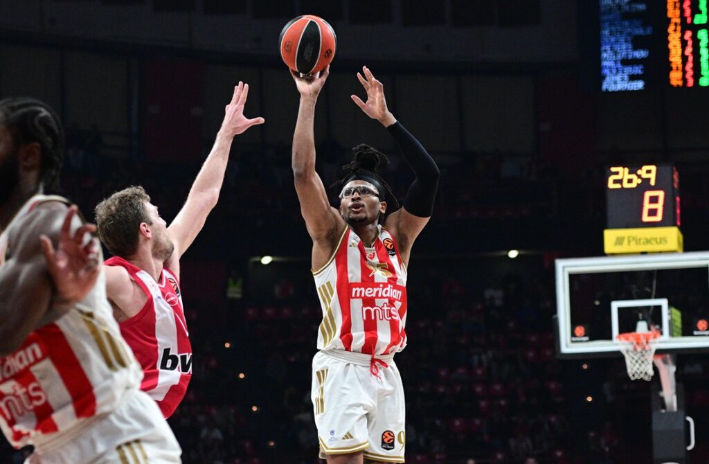 Αιχμές για τη διαιτησία από τον πρόεδρο του Ερυθρού Αστέρα: «Δύσκολο να τα βάζεις με ανώτερες δυνάμεις!»