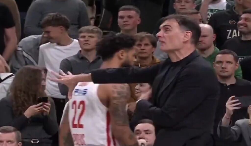 Έξαλλος Μπαρτζώκας σε Φουρνιέ στην τελευταία φάση: «Pass the ball»