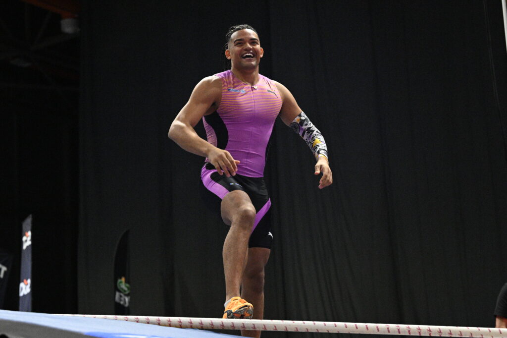 «Σύντομα θα έχω την ευκαιρία να ανέβω ψηλότερα» – Πρώτος με άλμα στα 5,90μ στο «Fly Athens» ο Καραλής