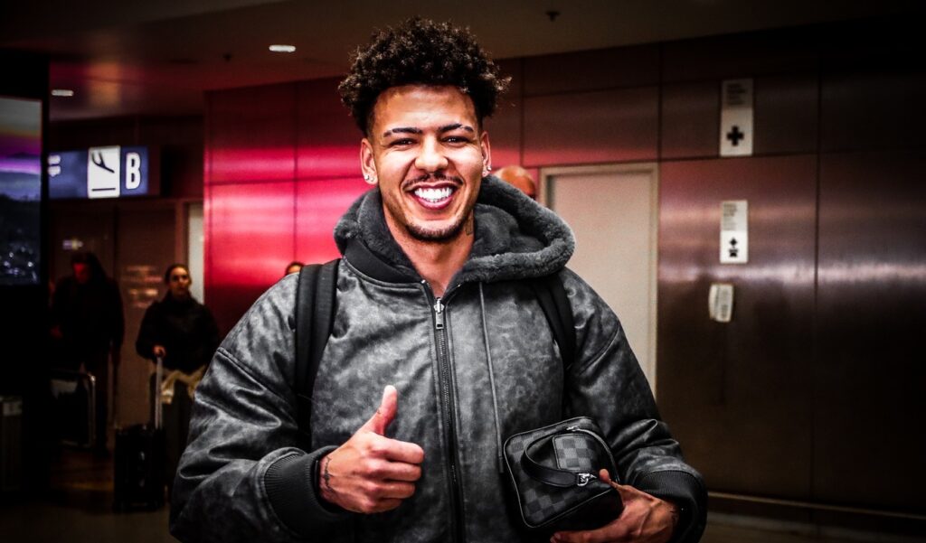 Ολυμπιακός: Οι πρώτες φωτογραφίες του Κλέιτον από την άφιξη του στην Αθήνα