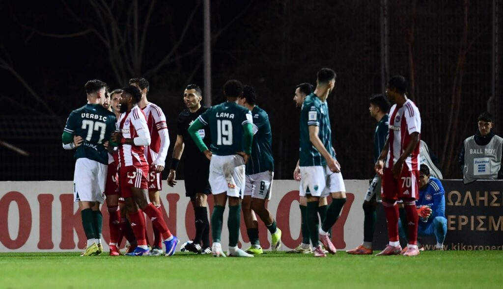 Λεβαδειακός – Ολυμπιακός: Αποβλήθηκε ο Όζμπολτ, με δύο κίτρινες σε δευτερόλεπτα!