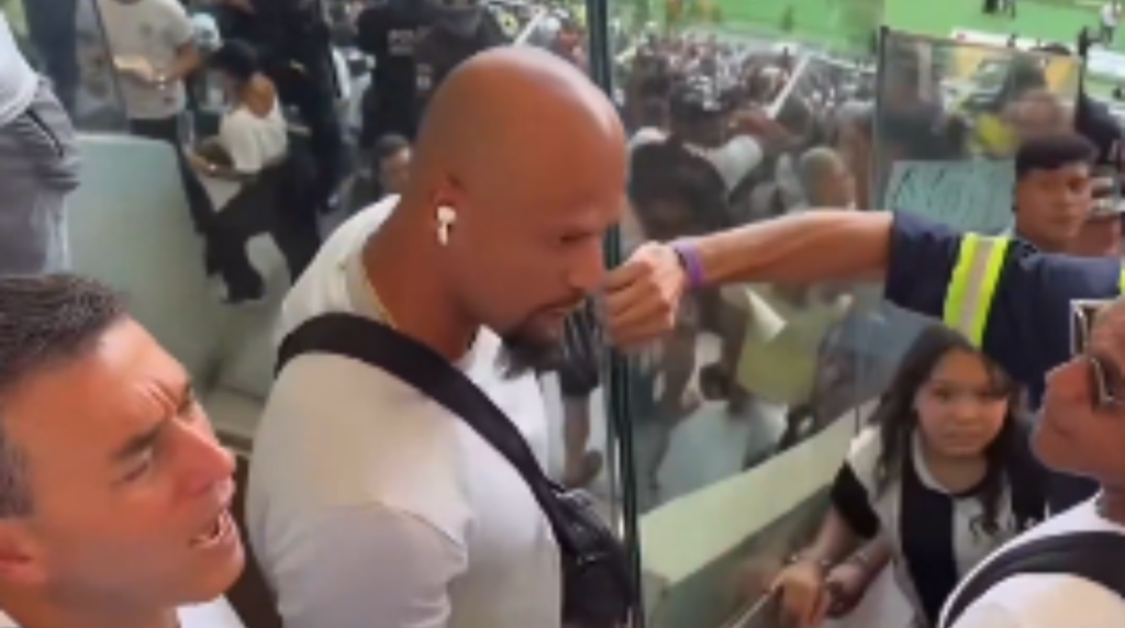 Όπου Φελίπε Μέλο…τρέχα – Παραλίγο «χοντρό» επεισόδιο με οπαδό της Κορίνθιανς!