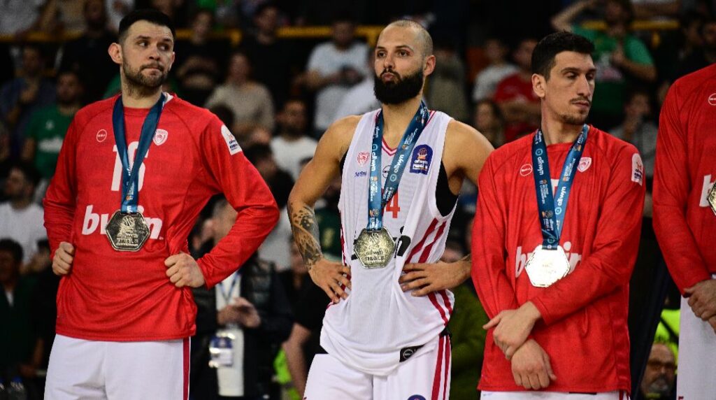 Ολυμπιακός: «Το Κύπελλο χάθηκε, η μεγάλη μάχη μαίνεται»