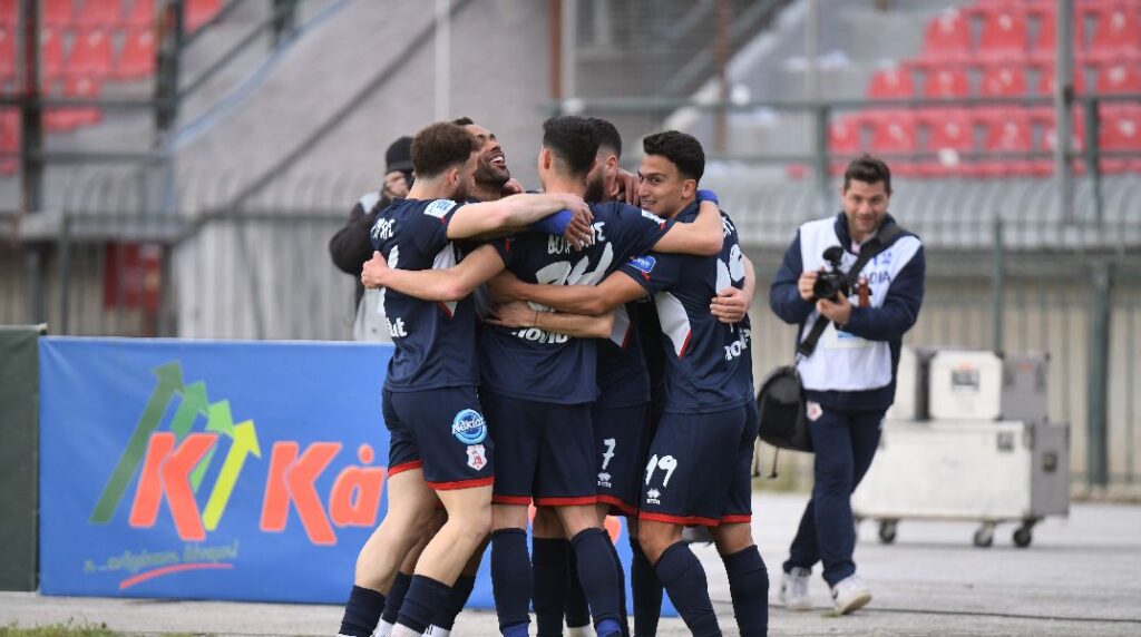 Η ελπίδα «πεθαίνει» τελευταία για Πανσερραϊκό – Σπουδαία νίκη με 2-1 επί του Βόλου