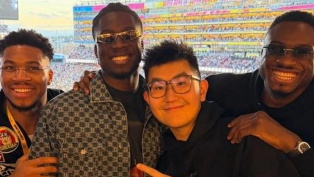 Αντετοκούνμπο και Σιάο παρακολούθησαν μαζί από τις κερκίδες το Super Bowl