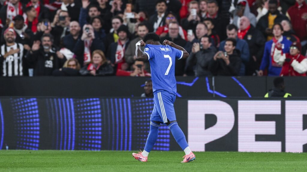 Βινίσιους: «Οι ρατσιστές είναι δειλοί – Δέχθηκα κίτρινη κάρτα επειδή πανηγύρισα ένα γκολ»