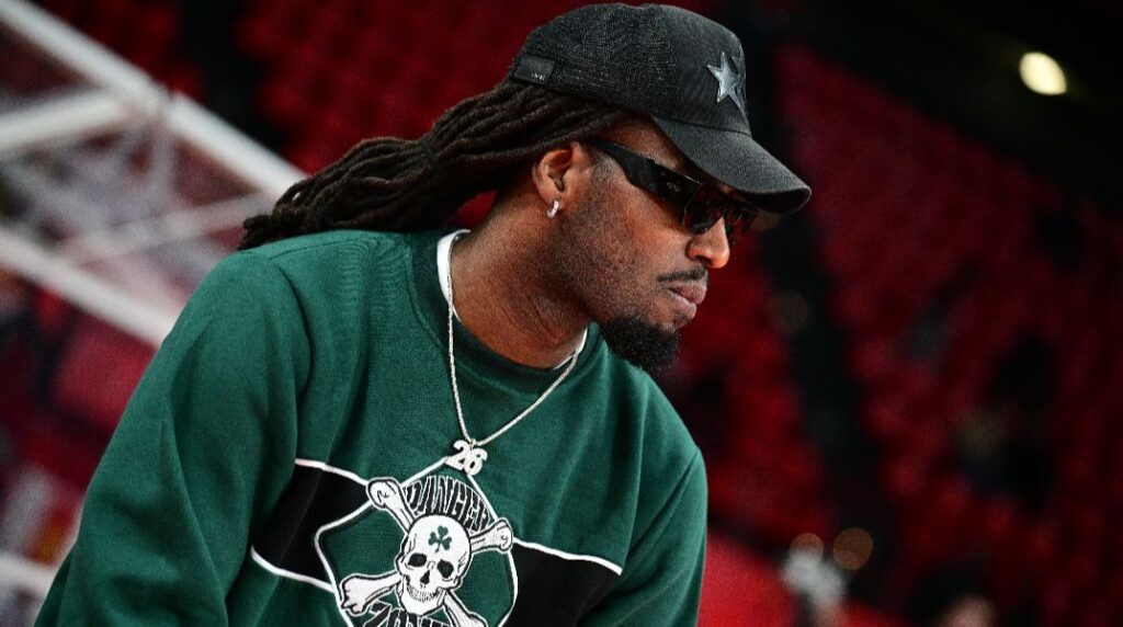 Ολυμπιακός-Παναθηναϊκός: Ο Λεσόρ εμφανίστηκε στο ΣΕΦ με μπλούζα της Θύρας 13