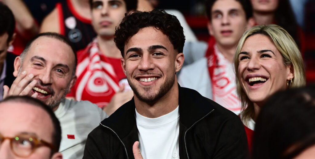 Ολυμπιακός: Αποθέωση στο ΣΕΦ για Μουζακίτη και Κωστούλα στο ντέρμπι με τον Παναθηναϊκό AKTOR