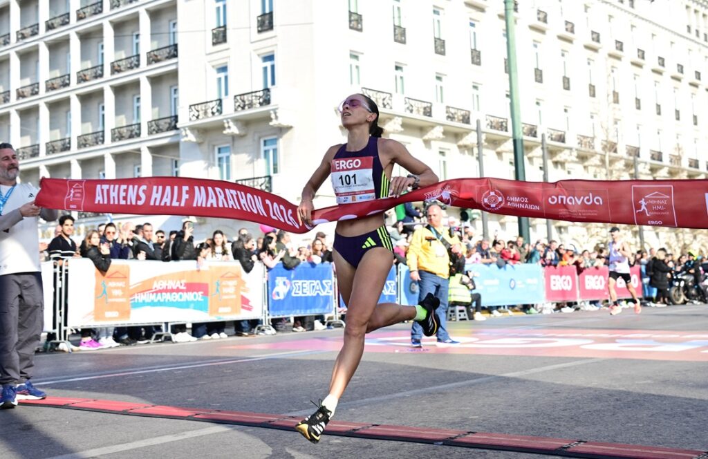 Νικητής με ρεκόρ αγώνα στον Ημιμαραθώνιο ο Μπιτάδος, τρίτος τίτλος για την Μαρινάκου