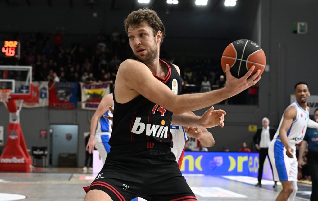 Βεζένκοβ για τη δολοφονία στην Καλαμαριά: «Μέχρι πότε θα είναι πρόβλημα τι φανέλα φοράει κάποιος!»