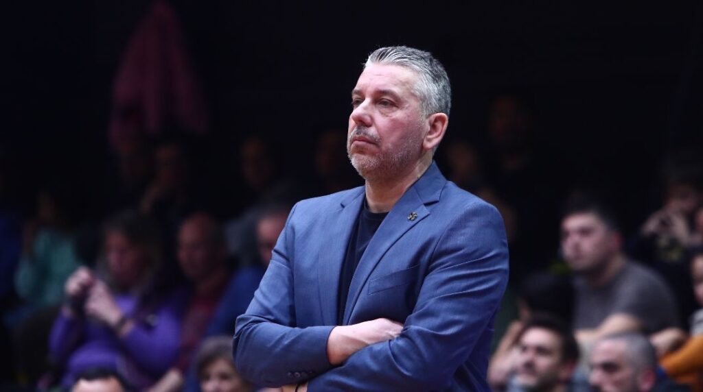 Παπαθεοδώρου: «Παίζουμε πάντα με 20 βολές λιγότερες»