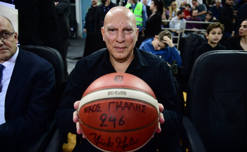 Νίκος Γκάλης: Προς πώληση η πρώτη επίσημη σειρά αντικειμένων του «Γκάνκστερ»