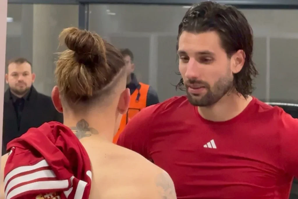 Εθνική Ελλάδας: Τσιμίκας και Σομποσλάι αντάλλαξαν φανέλες – To τετ α τετ στα αποδυτήρια