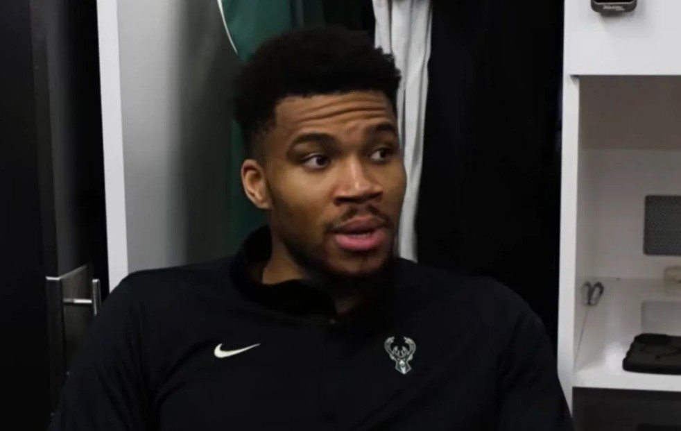 Αντετοκούνμπο: «Ήθελα να επιστρέψω στο παιχνίδι, αλλά μού είπαν ότι δεν αξίζει»