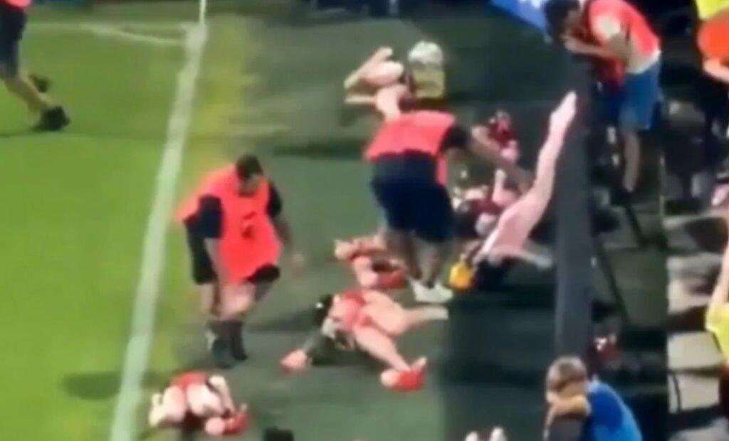 Αργεντινή: Οπαδοί πέταξαν φουσκωτές κούκλες με φανέλες της Νιούελς στο Ροσάριο Σεντράλ – Μπάνφιλντ