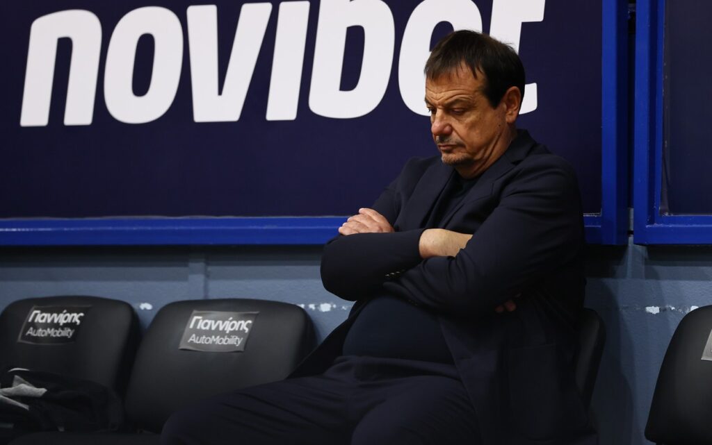 Εργκίν Αταμάν: Κλείστηκε στα αποδυτήρια του Ιβανωφείου και γύρισε για να πει μόλις 12 λέξεις στην flash interview