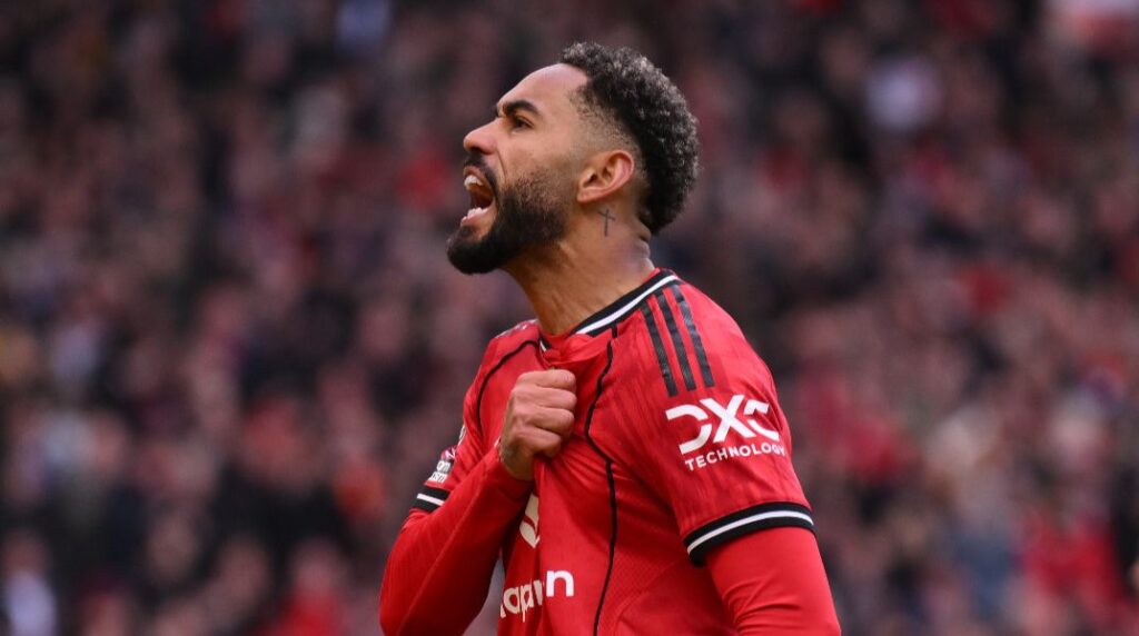 Premier League: Η Μάντσεστερ Γιουνάιτεντ λύγισε την Άστον Βίλα και ετοιμάζεται για τα «αστέρια»