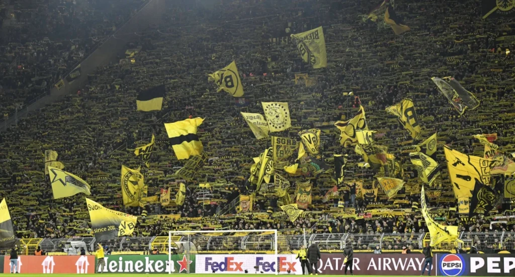 Ντόρτμουντ: Συγκινούν οι οπαδοί –  Πανό στα ελληνικά για την θλιβερή επέτειο των Τεμπών (+pic)