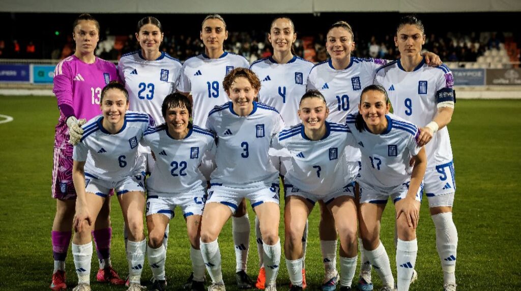 Εθνική Ελλάδας γυναικών: Ντεμπούτο για τη νέα, εντυπωσιακή φανέλα της γαλανόλευκης