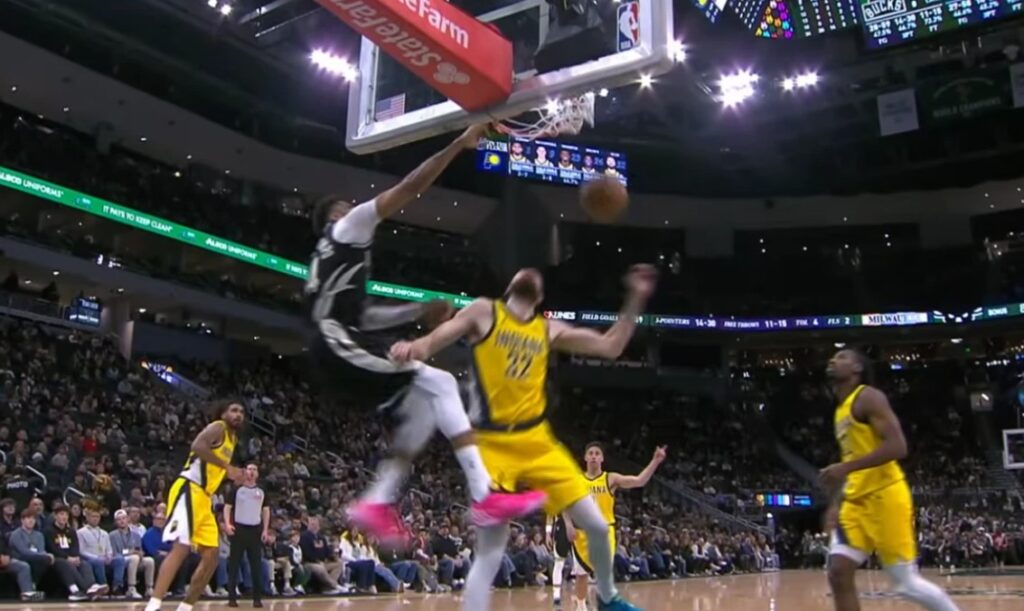 Αντετοκούνμπο: Ο Γιάννης «χόρεψε» την άμυνα των Πέισερς και κατέκτησε το Top 10 του ΝΒΑ (vid)