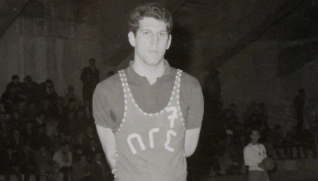 Πέθανε ο Βασίλης Γκούμας