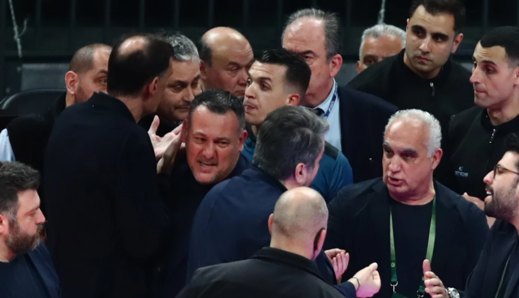 ΚΑΕ Ολυμπιακός: «Εμετικά συνθήματα, να δούμε πόσα έχουν γραφτεί στο φύλλο αγώνος»